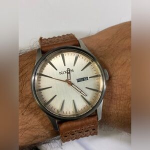Nixon The Sentry Never Be Late, leather strap, new battery